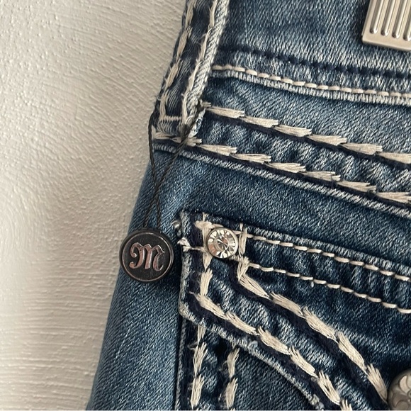 Miss Me Capri Jeans Womens 31 Mid Rise Embellished flap Pockets Faded Distressed - Picture 7 of 14